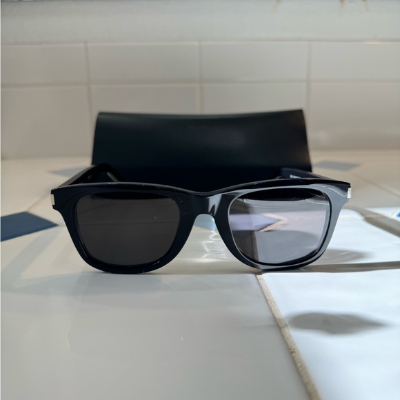 Saint Laurent sunglasses - Picture 2 of 7